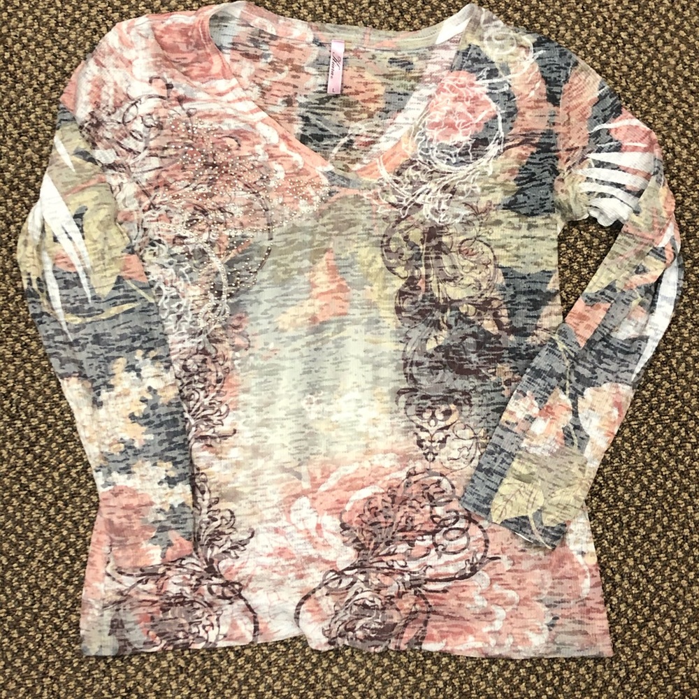 Kiara Top with Rhinestones Size Large 🌺